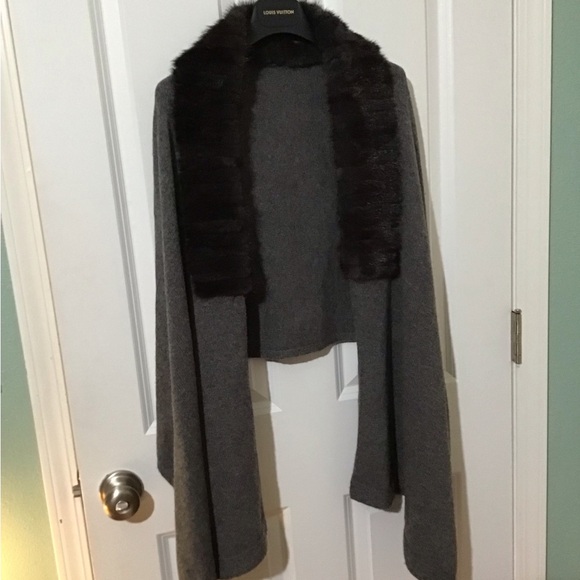 GORGEOUS Cashmere Cape/Shawl w/Real Animal Fur Not Sure What Kind.Beautiful - Picture 3 of 7